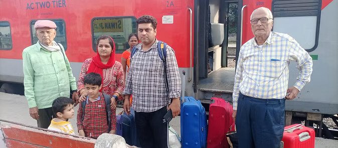 bihar-spray-in-ac-coaches-of-train-made-passengers-unconscious-goods-worth-lakhs-stolen_1698906974